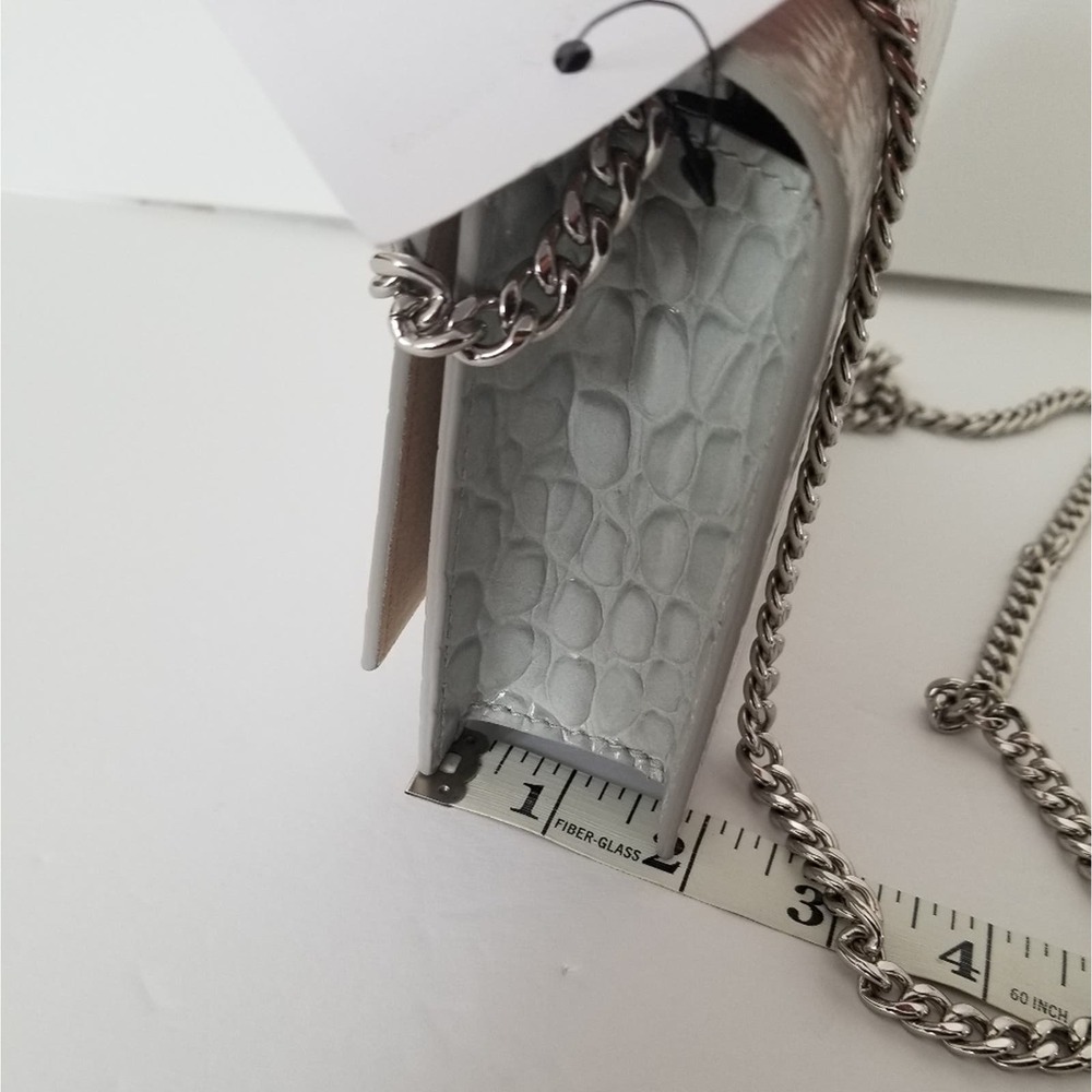 Alexander McQueen Skull Croc-Embossed Leather Chain Crossbody Light Gray - Picture 8 of 12